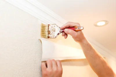 Pose de papier peint à Folles — revêtements muraux et toiles de verre